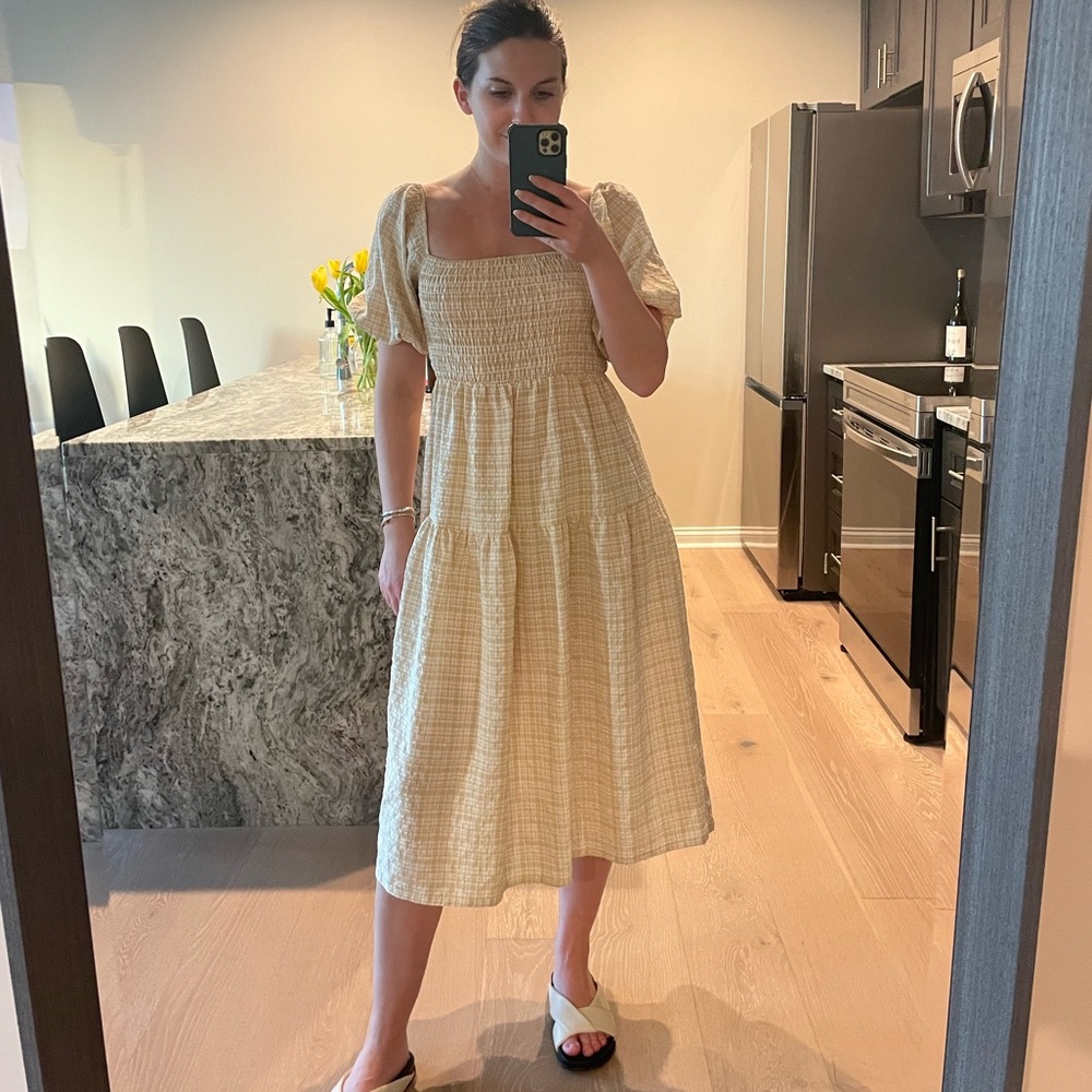 Gingham puff sleeve dress